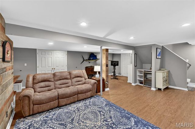 403 Woodview Manor Lane, Kirkwood, MO 63122