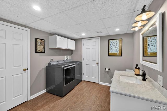 403 Woodview Manor Lane, Kirkwood, MO 63122
