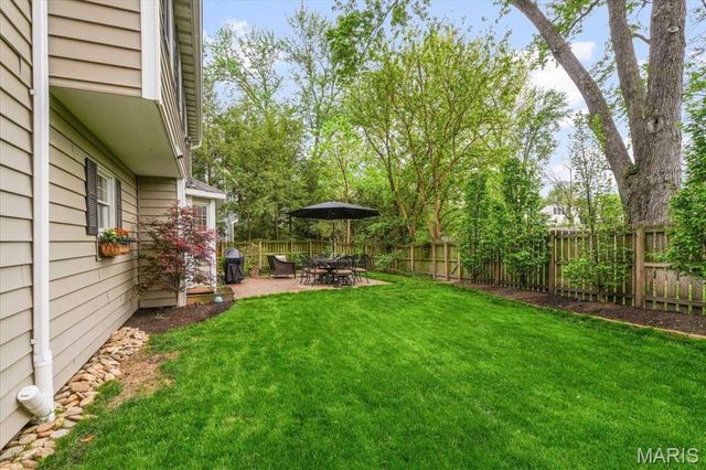 403 Woodview Manor Lane, Kirkwood, MO 63122