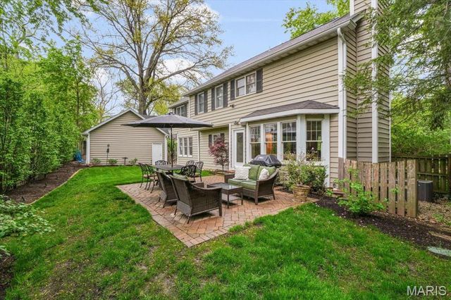 403 Woodview Manor Lane, Kirkwood, MO 63122