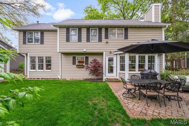 403 Woodview Manor Lane, Kirkwood, MO 63122
