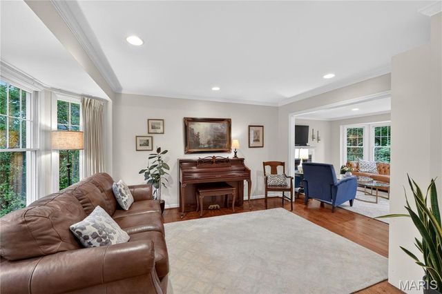 403 Woodview Manor Lane, Kirkwood, MO 63122