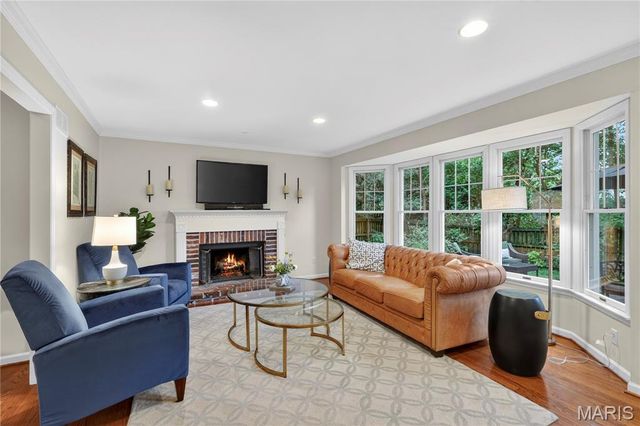 403 Woodview Manor Lane, Kirkwood, MO 63122