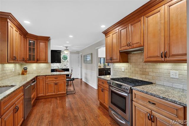 403 Woodview Manor Lane, Kirkwood, MO 63122