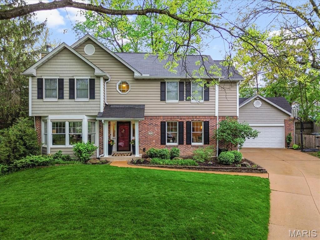 403 Woodview Manor Lane, Kirkwood, MO 63122