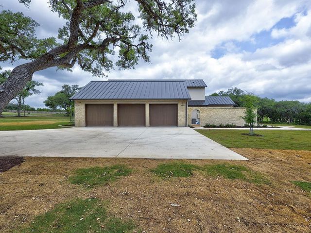 321 Flatcreek TRL, Wimberley, TX 78676