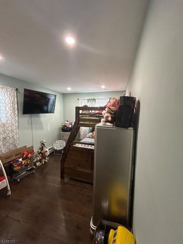 211 E 10Th Ave, Roselle Boro, NJ 07203