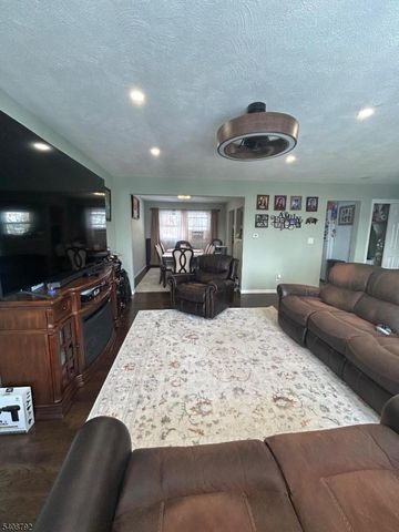 211 E 10Th Ave, Roselle Boro, NJ 07203