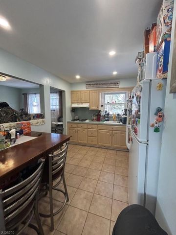 211 E 10Th Ave, Roselle Boro, NJ 07203