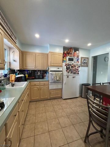 211 E 10Th Ave, Roselle Boro, NJ 07203