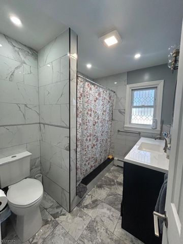 211 E 10Th Ave, Roselle Boro, NJ 07203