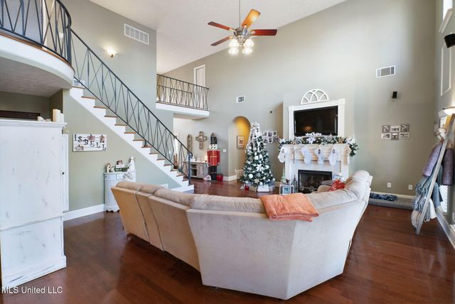 3201 E Woodland Trace, Southaven, MS 38672