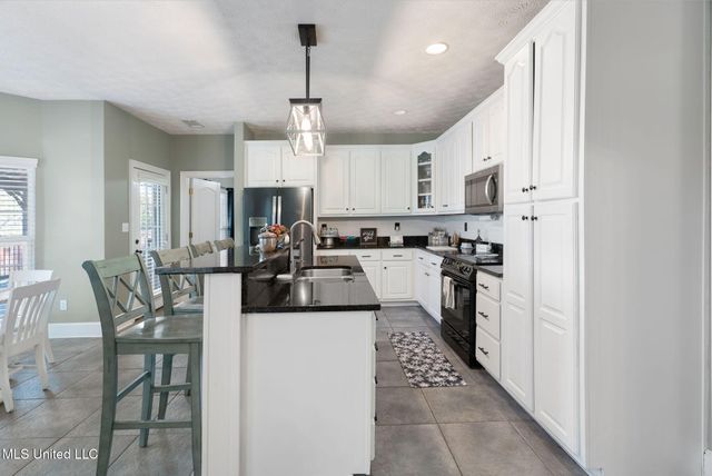 3201 E Woodland Trace, Southaven, MS 38672