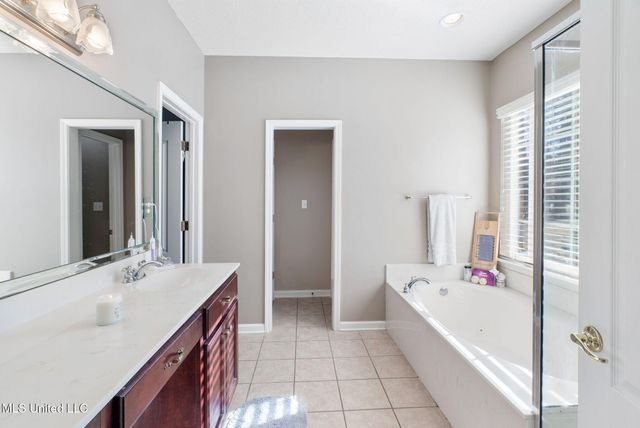 3201 E Woodland Trace, Southaven, MS 38672