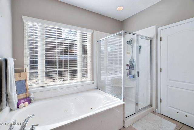 3201 E Woodland Trace, Southaven, MS 38672