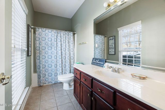 3201 E Woodland Trace, Southaven, MS 38672