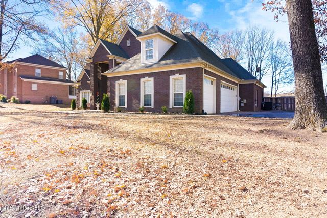 3201 E Woodland Trace, Southaven, MS 38672