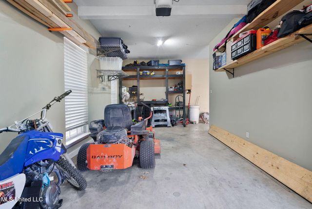 3201 E Woodland Trace, Southaven, MS 38672