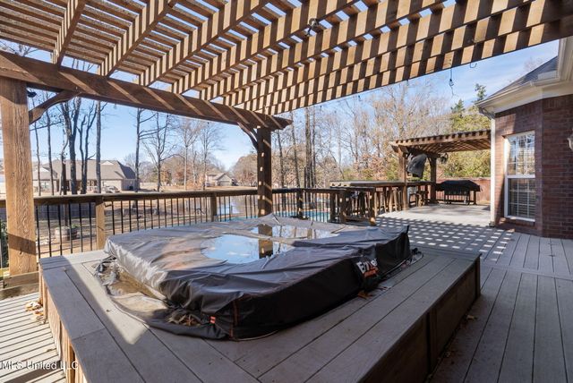 3201 E Woodland Trace, Southaven, MS 38672