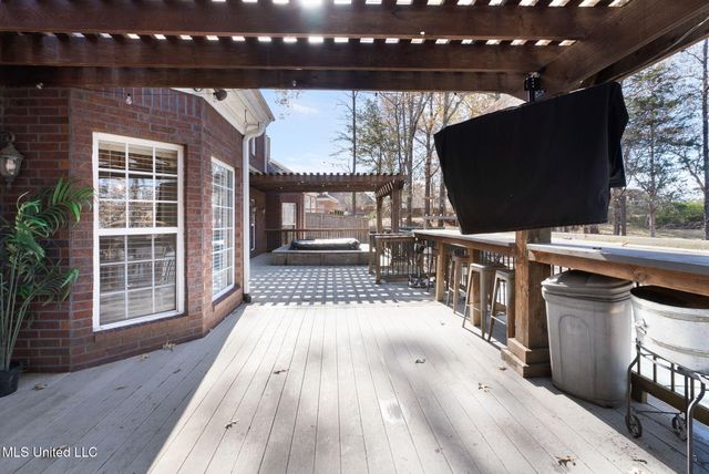 3201 E Woodland Trace, Southaven, MS 38672