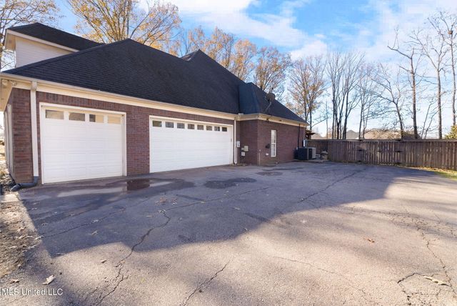 3201 E Woodland Trace, Southaven, MS 38672