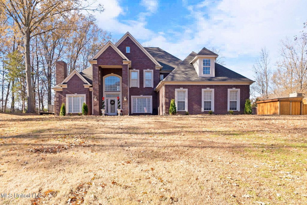 3201 E Woodland Trace, Southaven, MS 38672