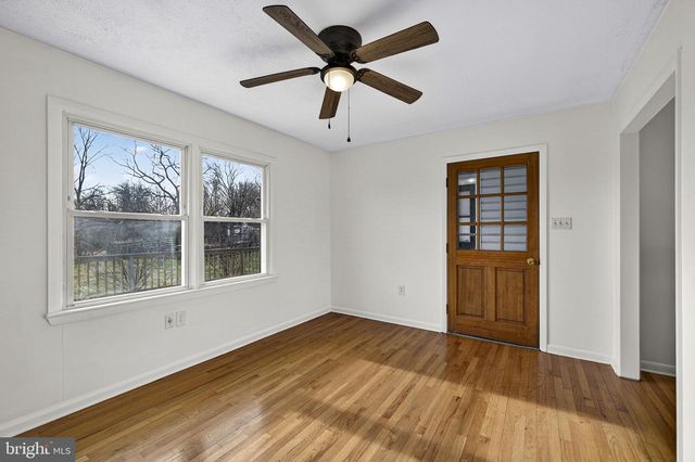 225 POSSUM HOLLOW LN, Berryville, VA 22611