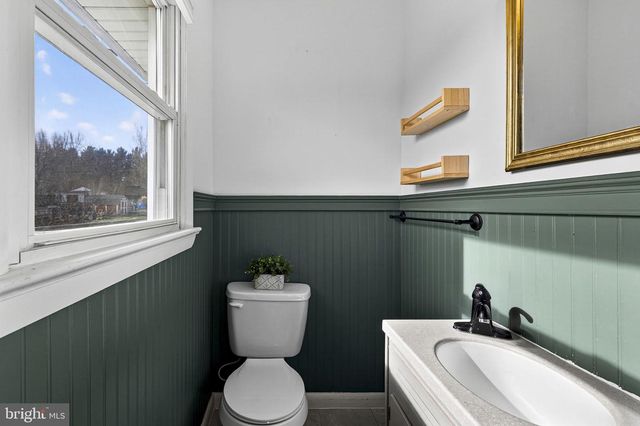 225 POSSUM HOLLOW LN, Berryville, VA 22611