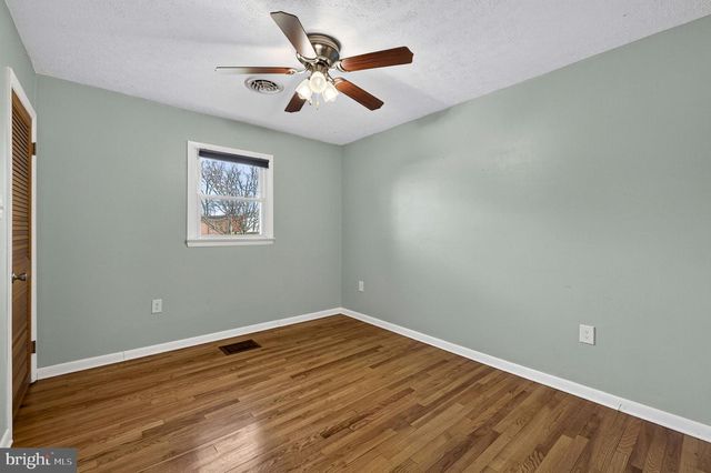 225 POSSUM HOLLOW LN, Berryville, VA 22611