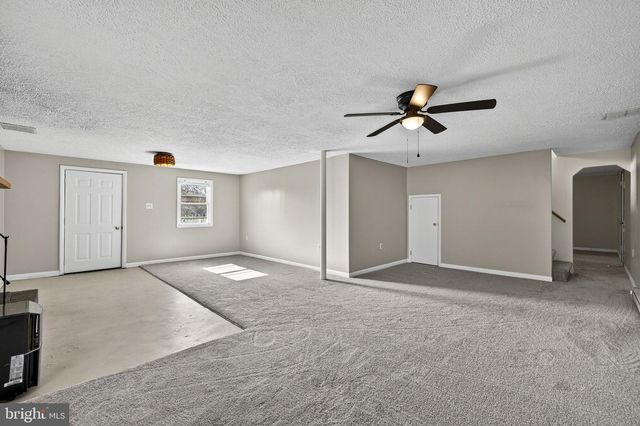 225 POSSUM HOLLOW LN, Berryville, VA 22611