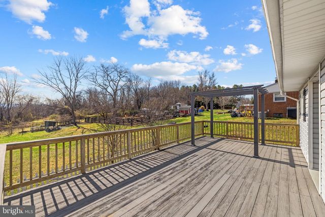 225 POSSUM HOLLOW LN, Berryville, VA 22611
