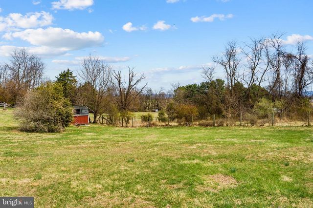 225 POSSUM HOLLOW LN, Berryville, VA 22611