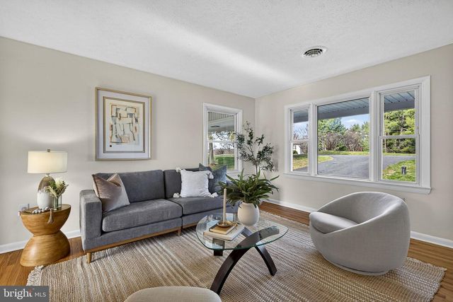 225 POSSUM HOLLOW LN, Berryville, VA 22611