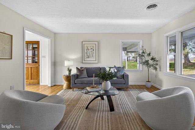 225 POSSUM HOLLOW LN, Berryville, VA 22611