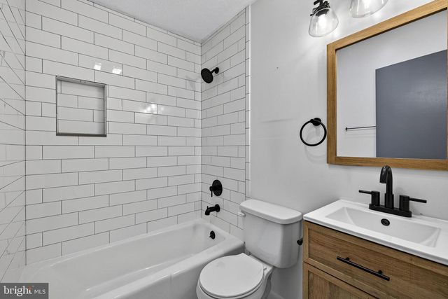 225 POSSUM HOLLOW LN, Berryville, VA 22611