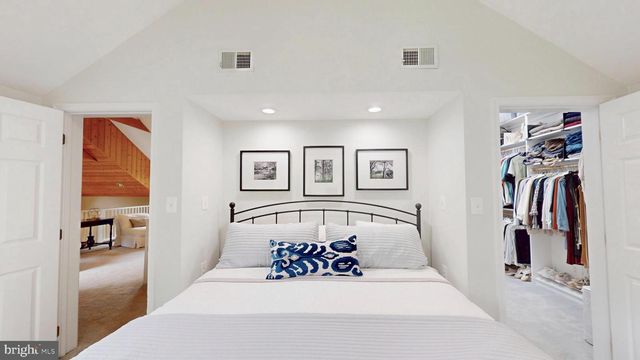 21539 OATLANDS RD, Aldie, VA 20105