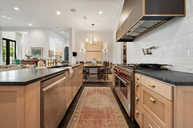 3824 Bishops Flower Road, Fort Worth, TX 76109