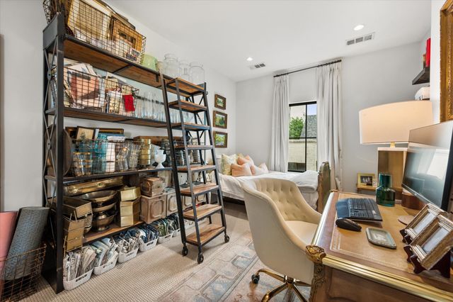 3824 Bishops Flower Road, Fort Worth, TX 76109