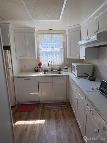 67 Amherst Lane B, Monroe, NJ 08831