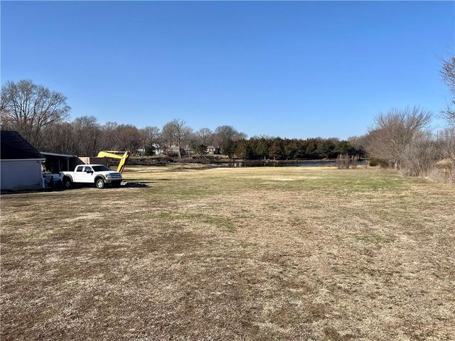 19310 Metcalf Avenue, Stilwell, KS 66085