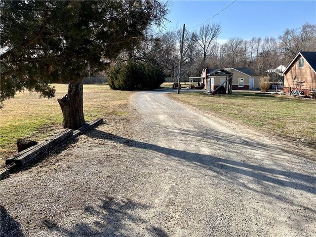 19310 Metcalf Avenue, Stilwell, KS 66085