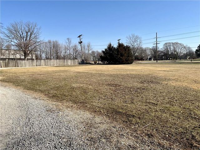 19310 Metcalf Avenue, Stilwell, KS 66085