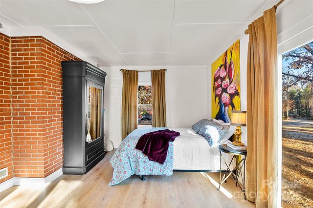 112 Pearson Drive, Asheville, NC 28801