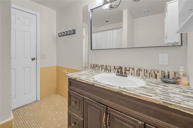 67 Fox Court, Gates, NY 14606