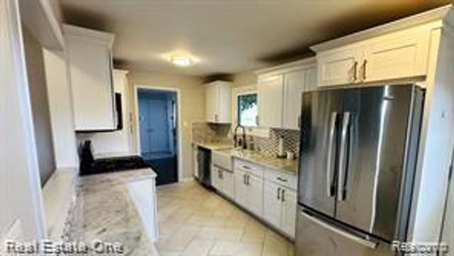 32305 Shrewsbury Street, Farmington Hills, MI 48334
