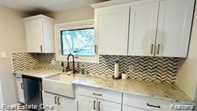 32305 Shrewsbury Street, Farmington Hills, MI 48334