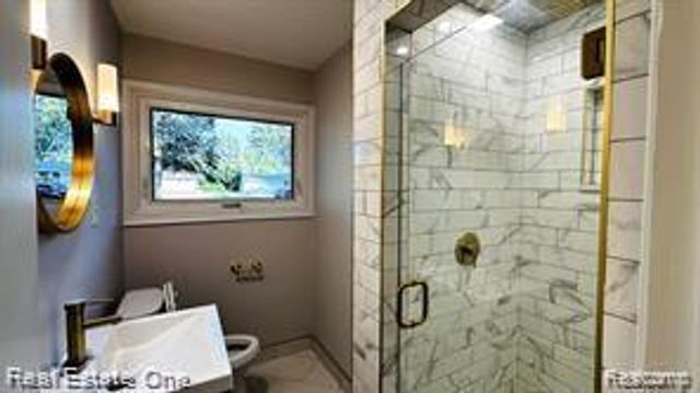 32305 Shrewsbury Street, Farmington Hills, MI 48334