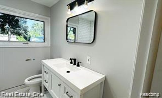 32305 Shrewsbury Street, Farmington Hills, MI 48334