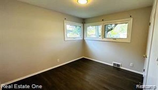 32305 Shrewsbury Street, Farmington Hills, MI 48334