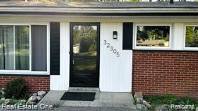 32305 Shrewsbury Street, Farmington Hills, MI 48334